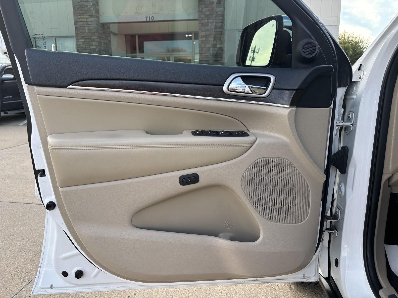 Vehicle photo 16
