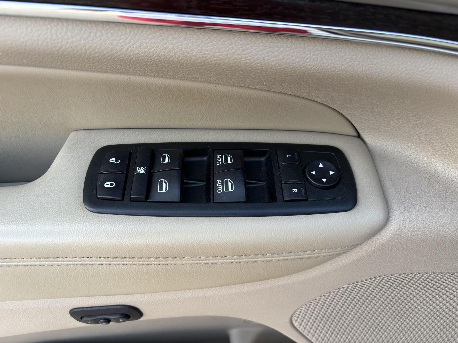 Vehicle photo 17