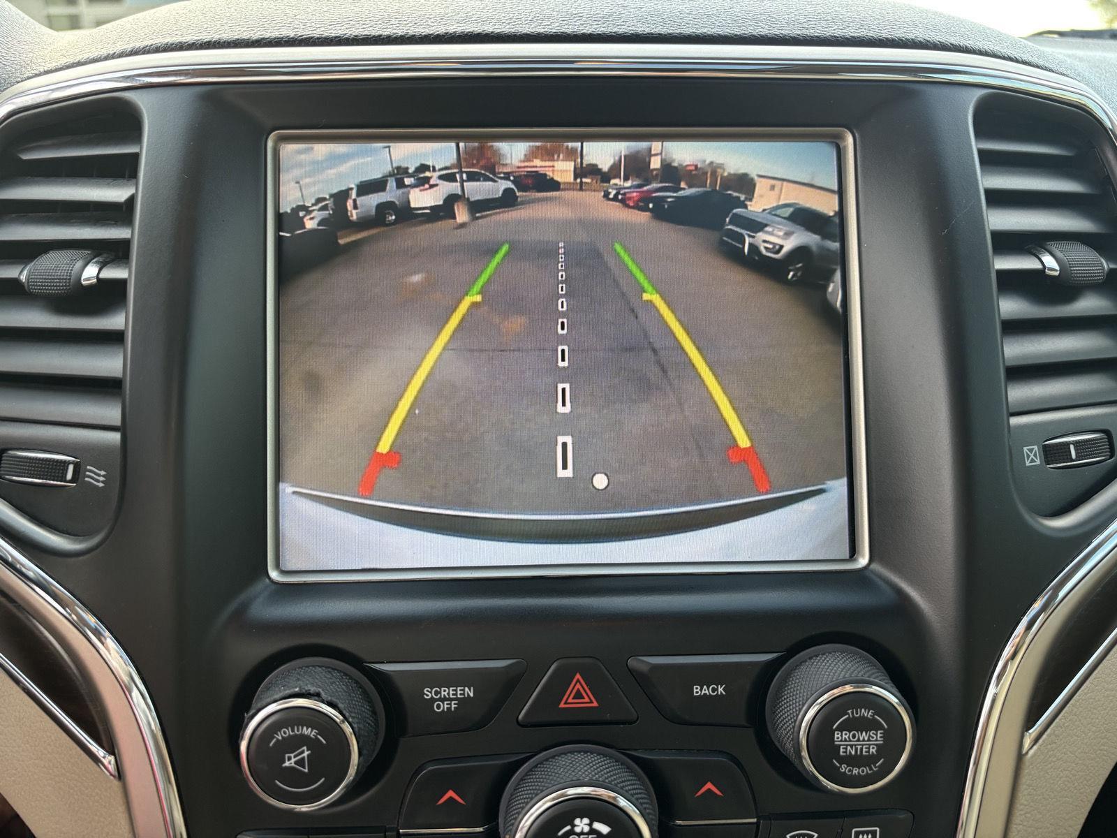 Vehicle photo 25