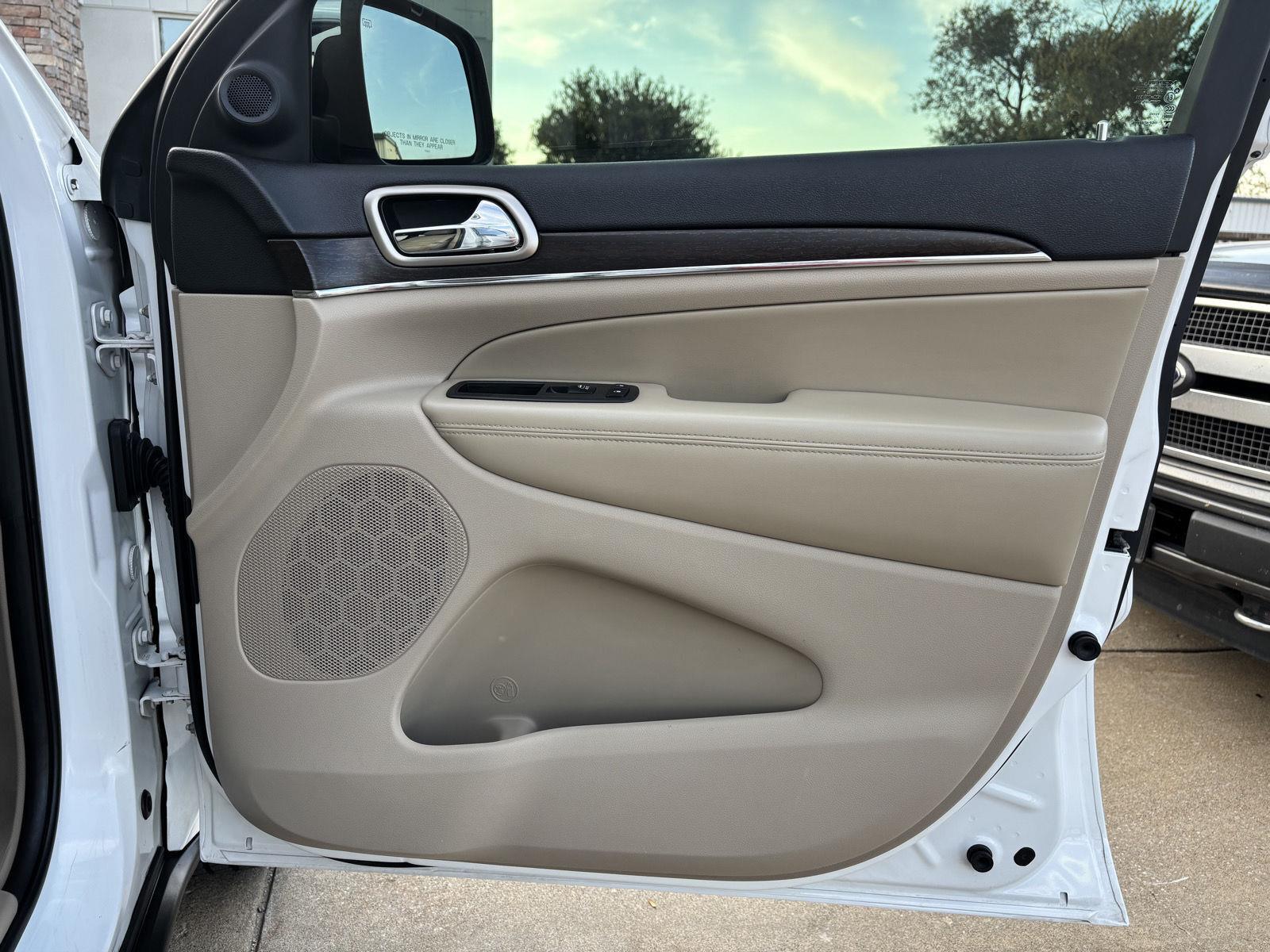 Vehicle photo 26