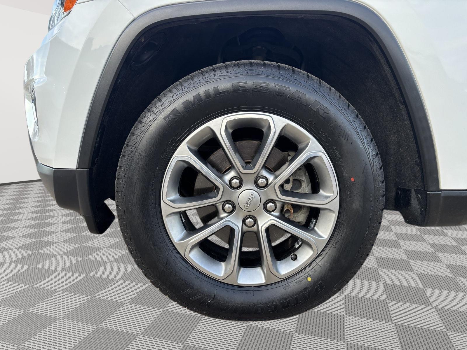 Vehicle photo 34