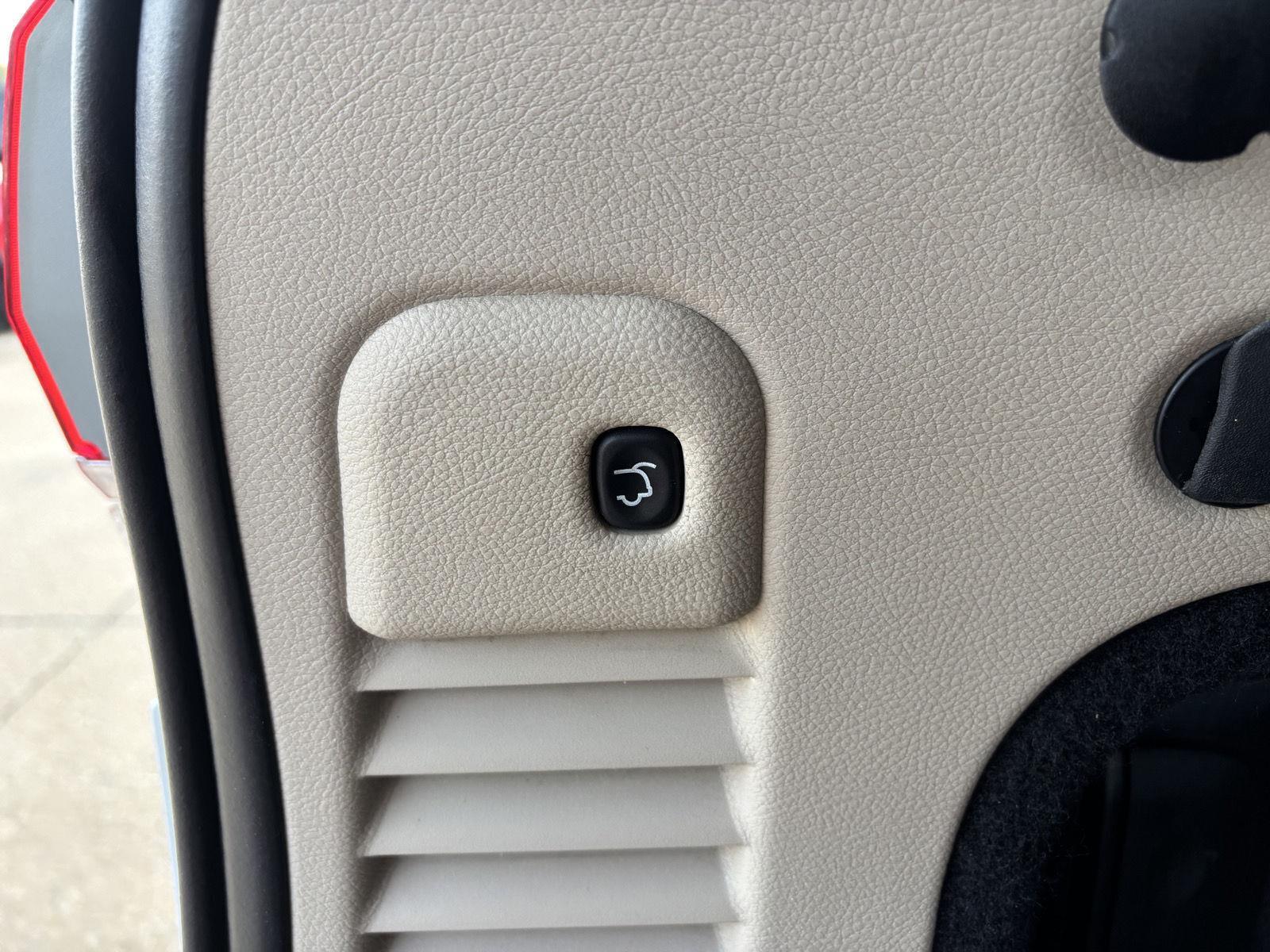 Vehicle photo 42