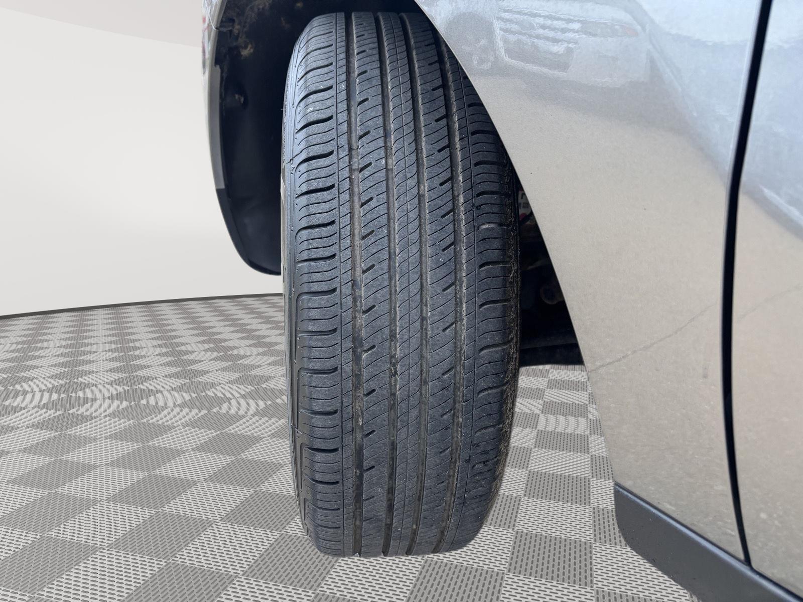 Vehicle photo 12