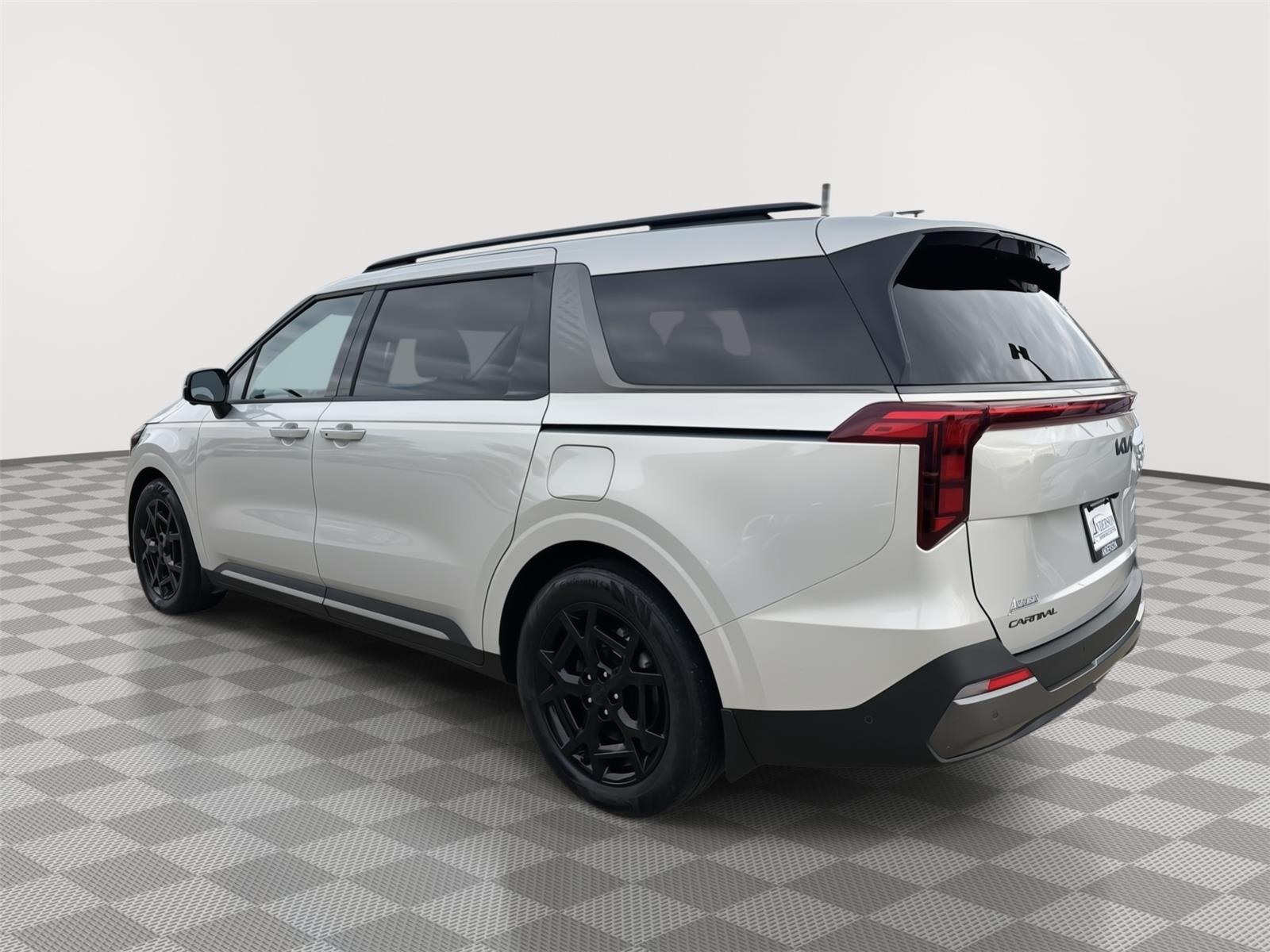 Vehicle photo 10