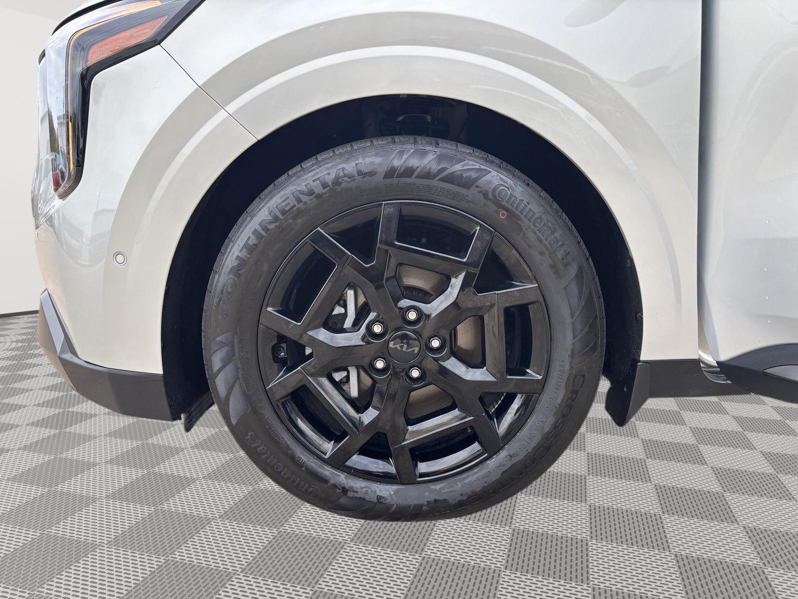 Vehicle photo 11