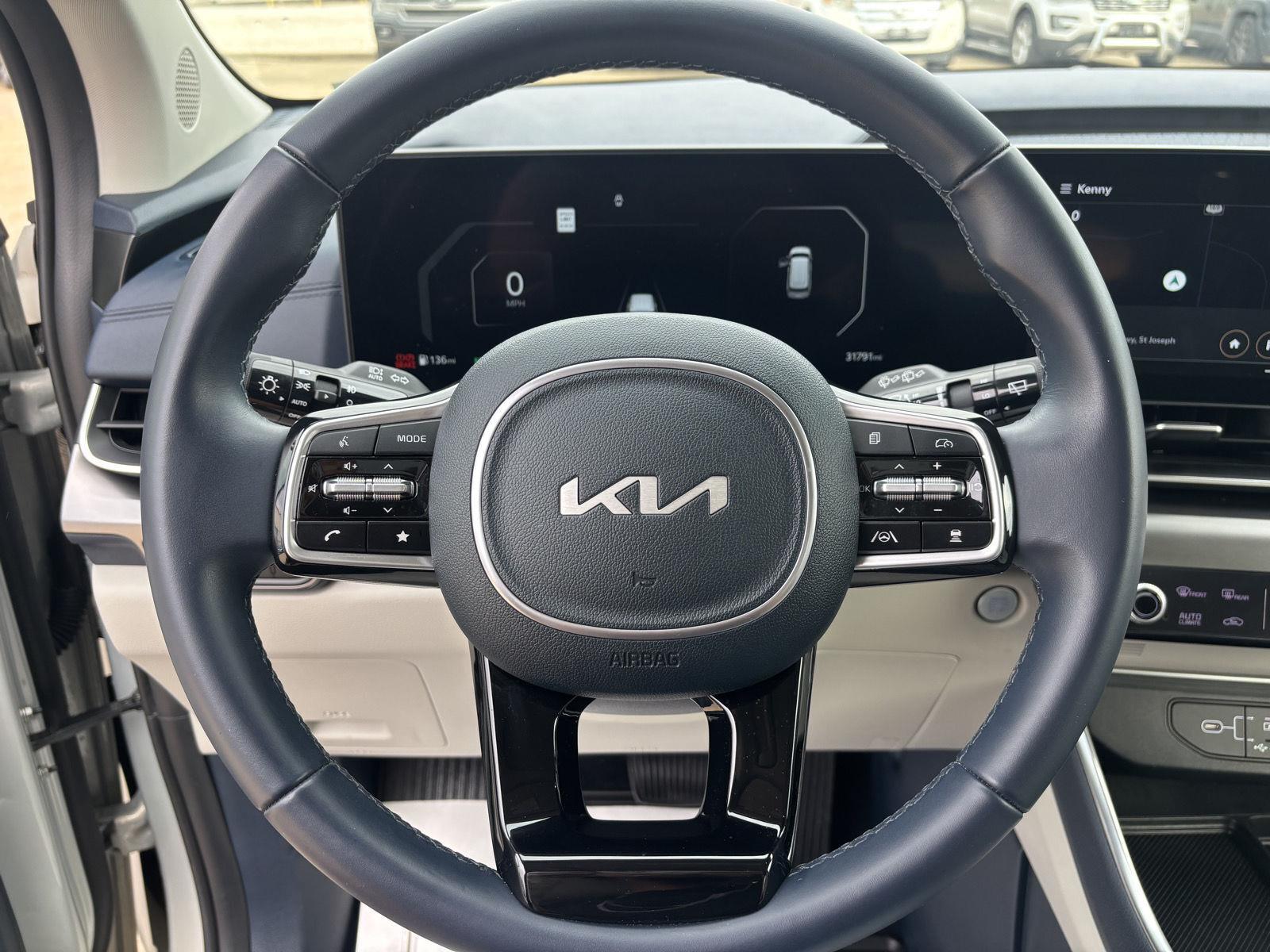 Vehicle photo 13