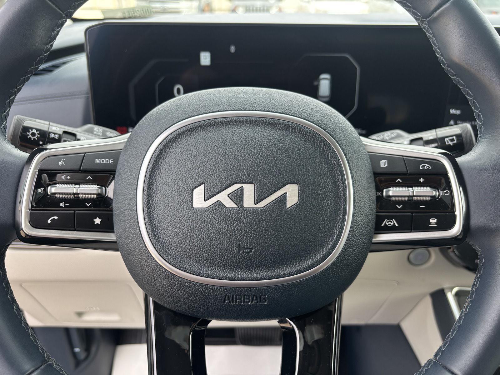 Vehicle photo 14