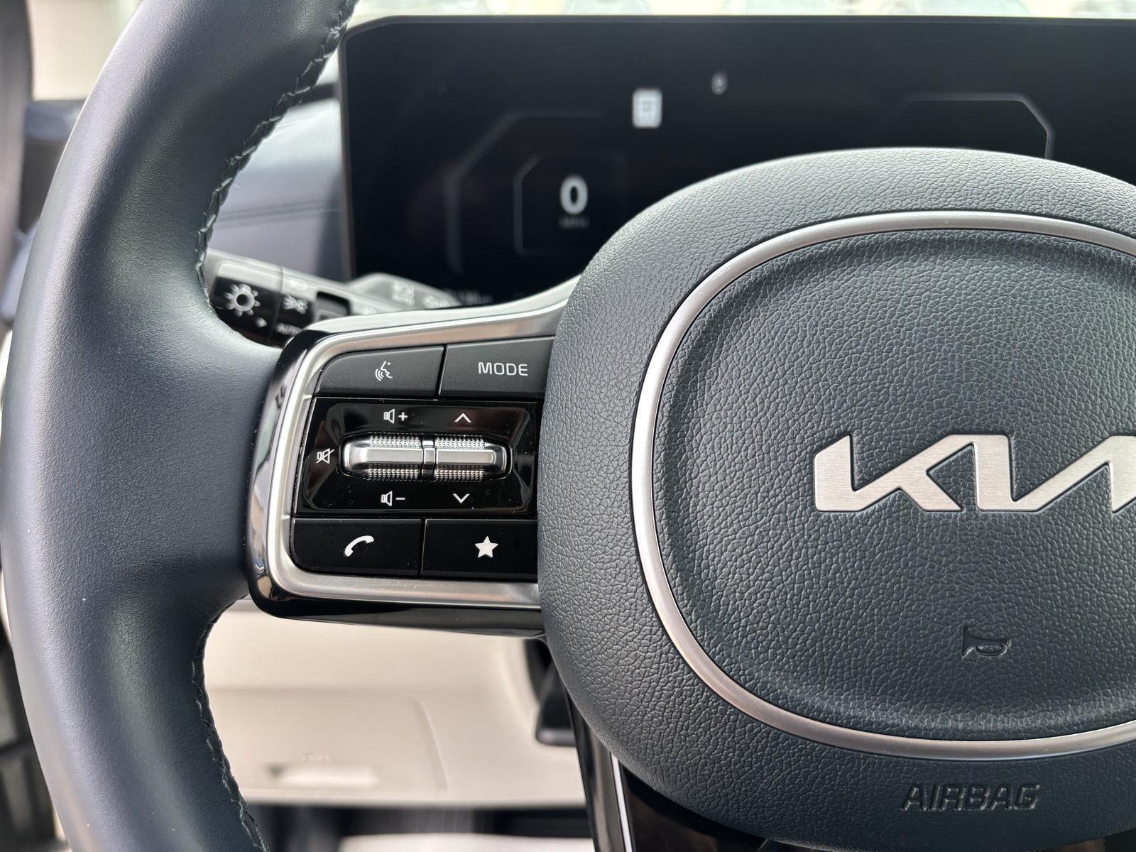 Vehicle photo 15