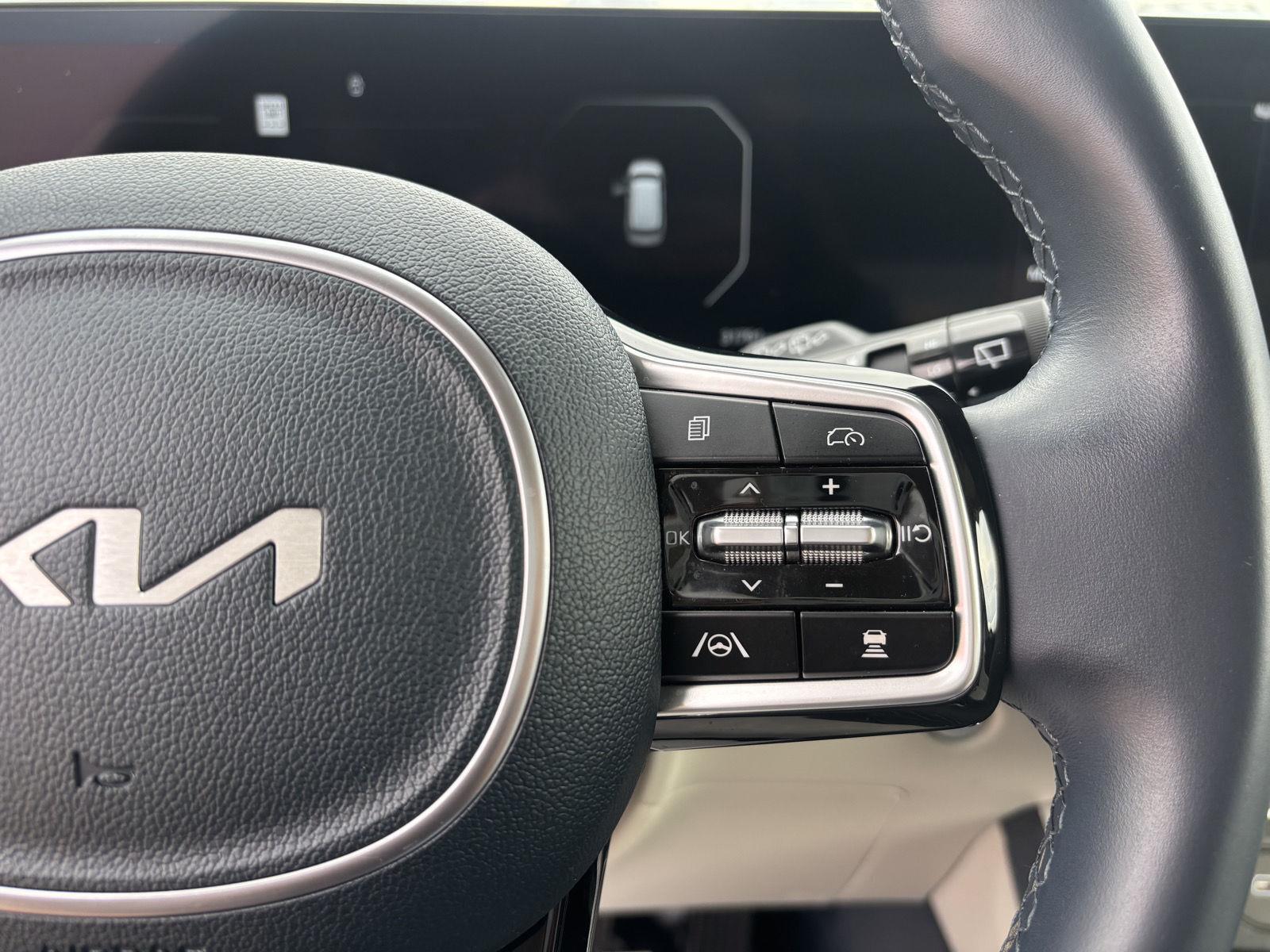 Vehicle photo 16