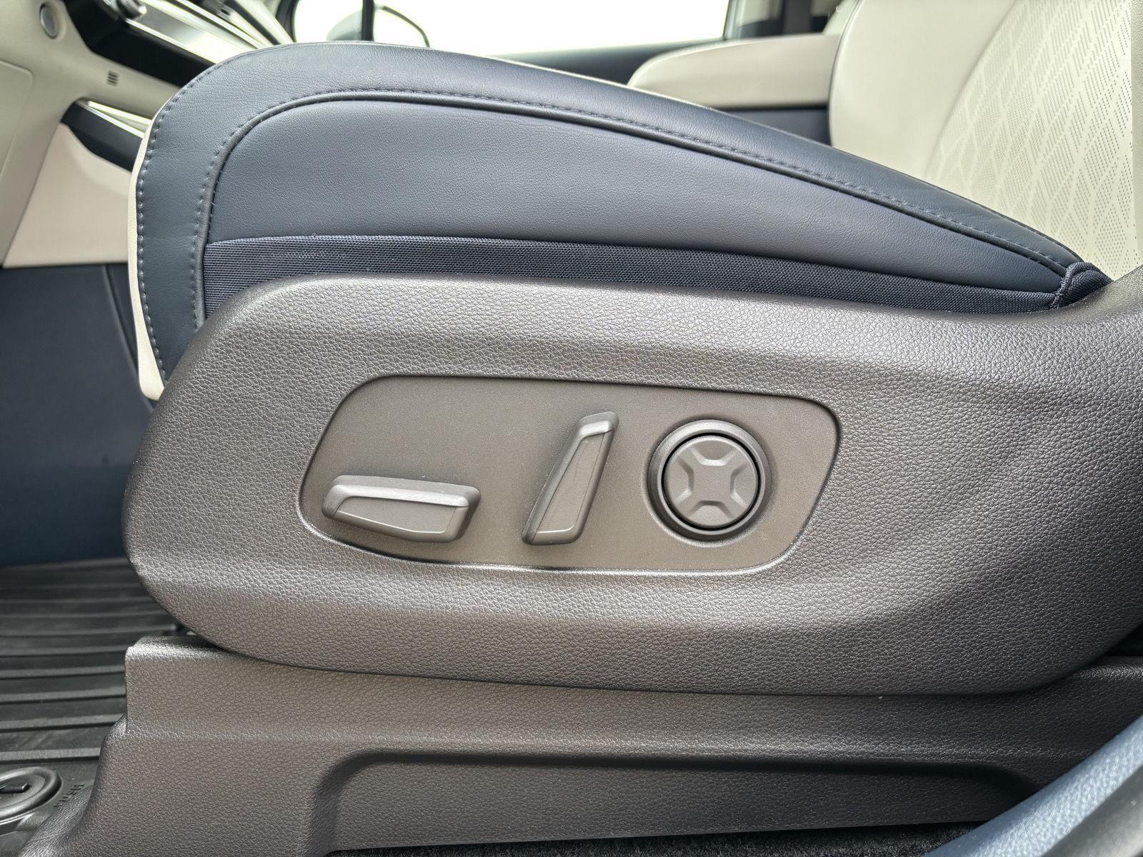 Vehicle photo 21