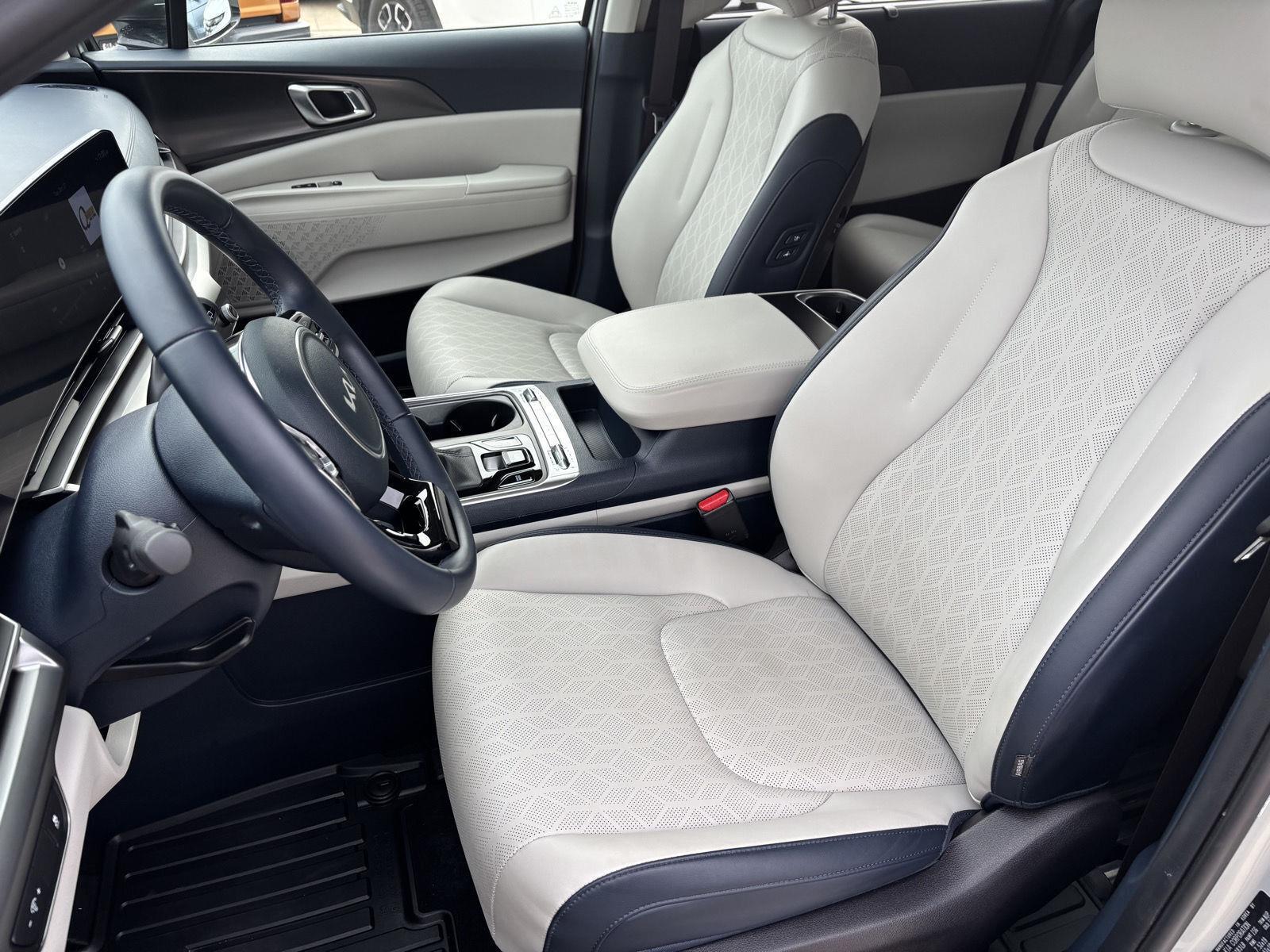 Vehicle photo 22
