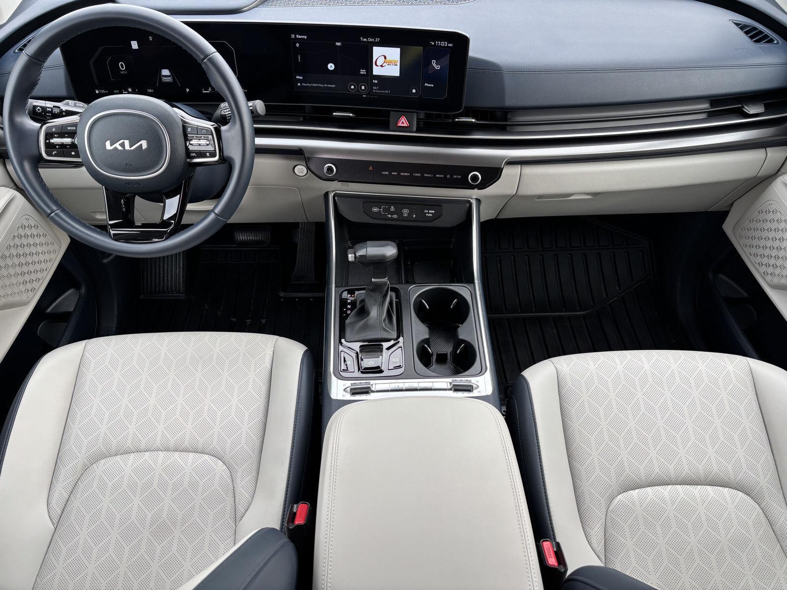 Vehicle photo 23
