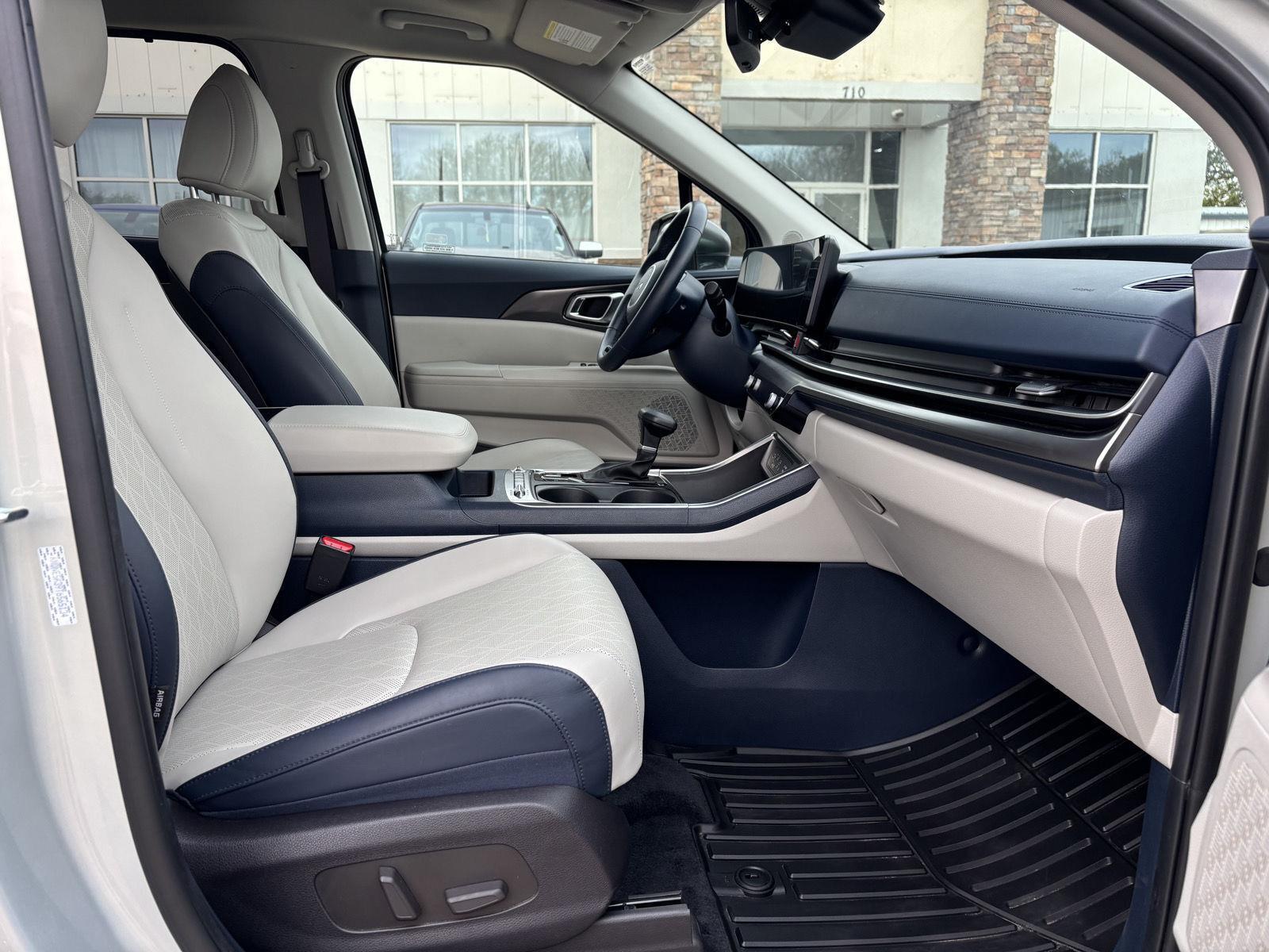 Vehicle photo 28