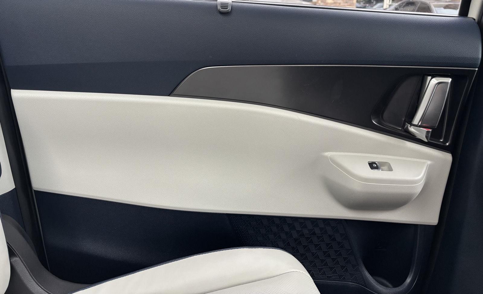 Vehicle photo 34