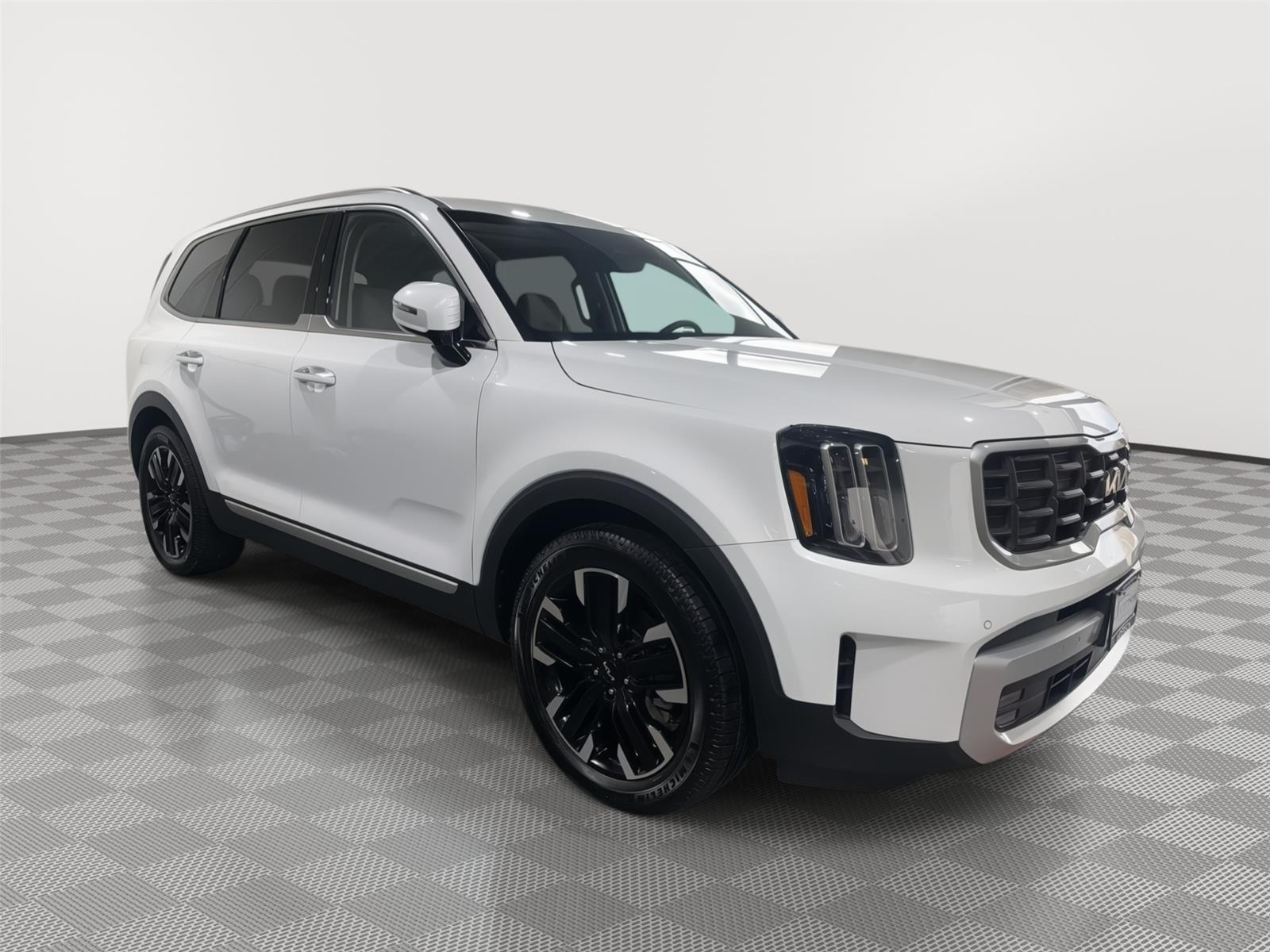 Vehicle photo 6