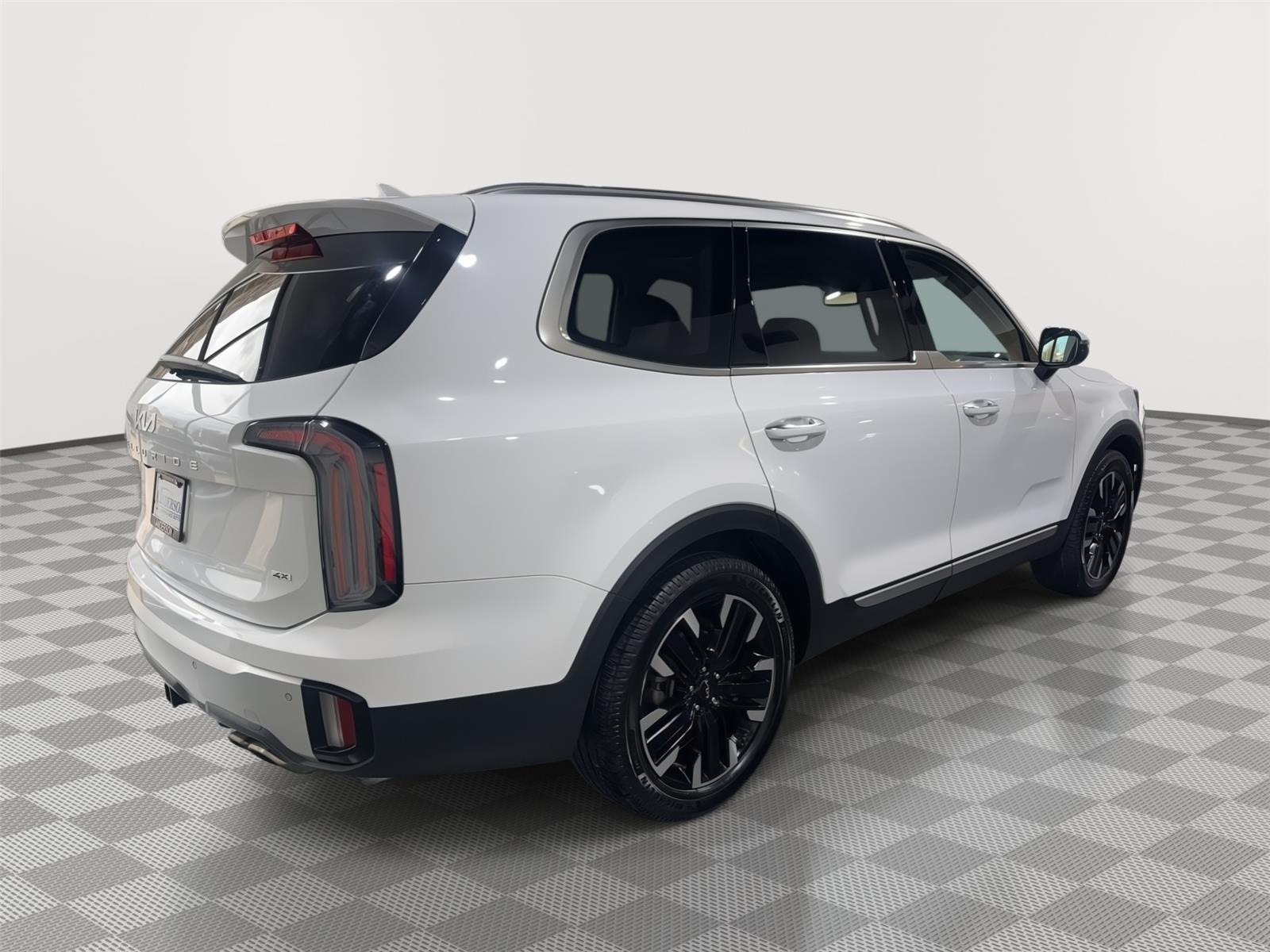 Vehicle photo 8
