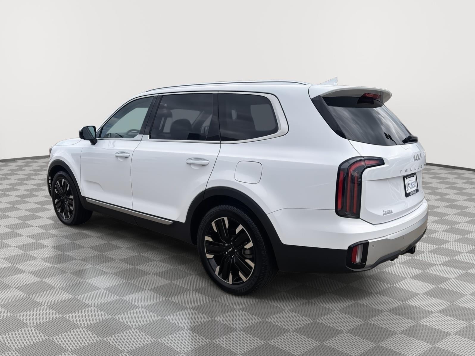 Vehicle photo 10