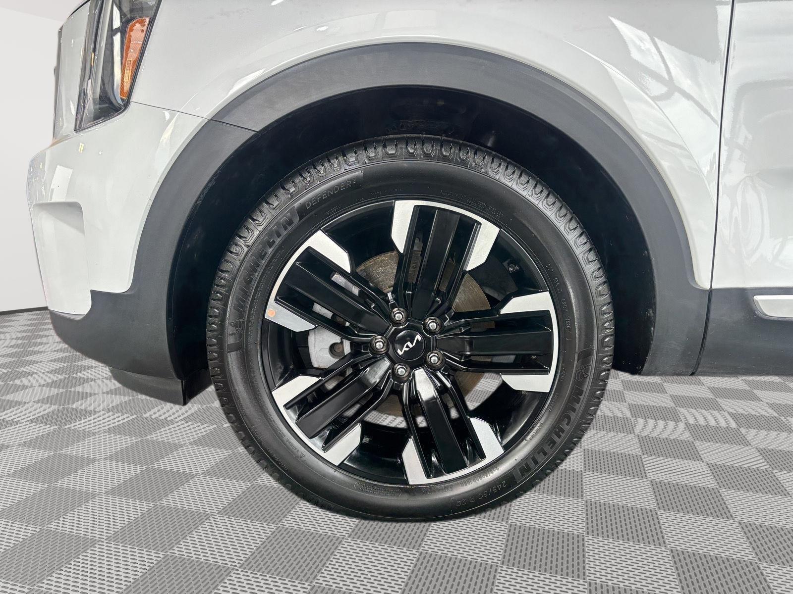 Vehicle photo 11