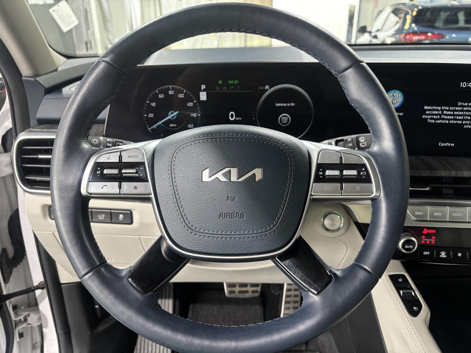 Vehicle photo 13