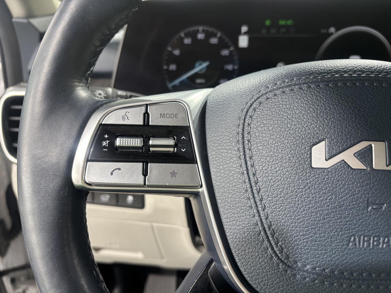Vehicle photo 15