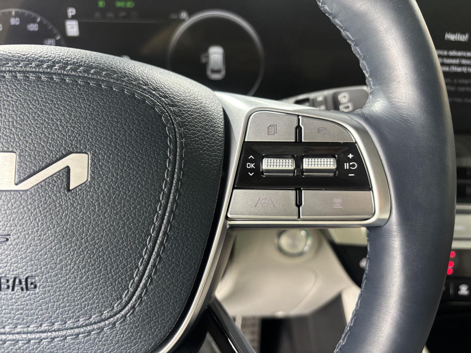 Vehicle photo 16