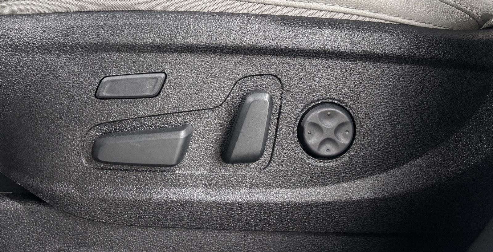 Vehicle photo 21