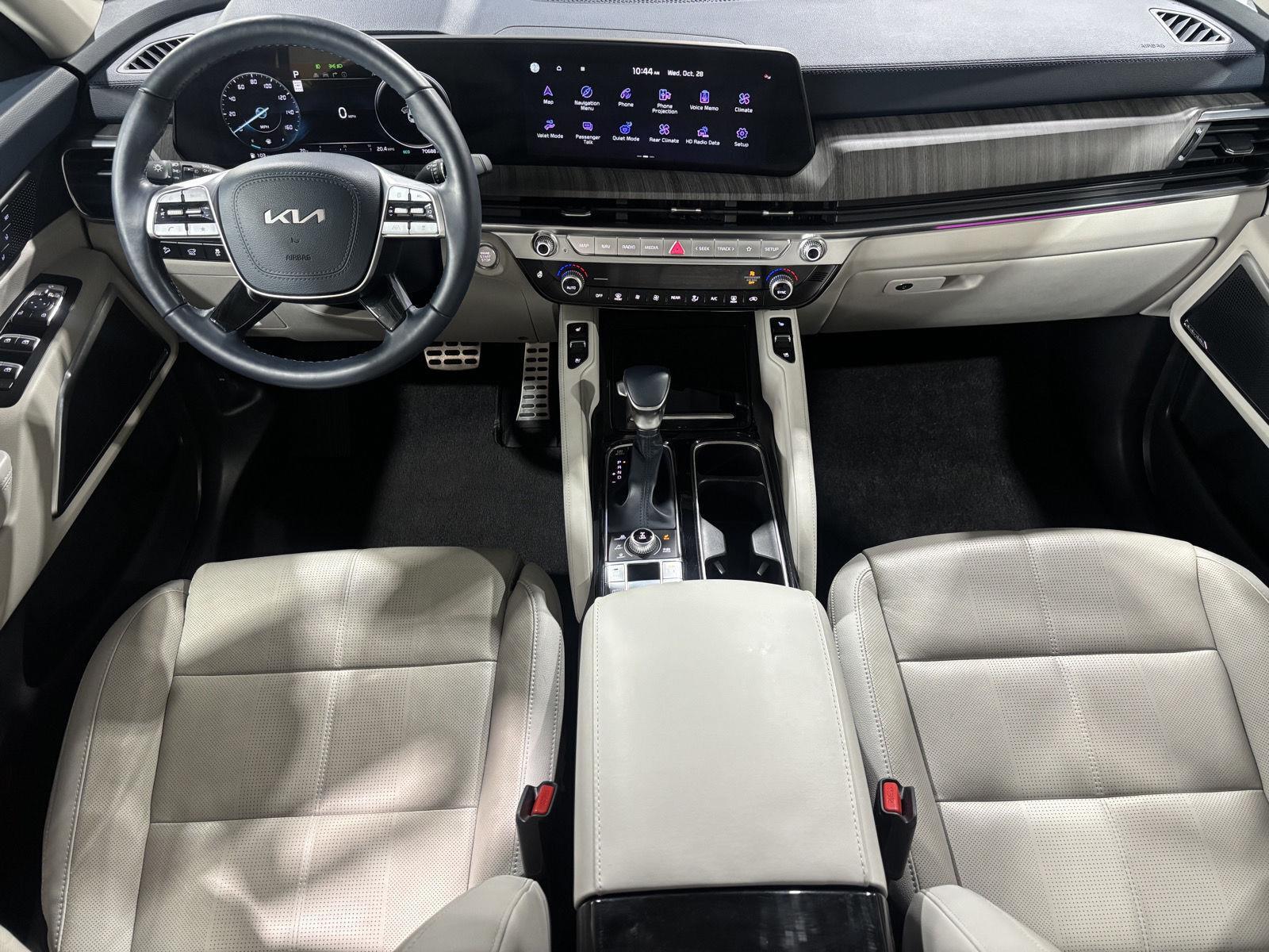Vehicle photo 23