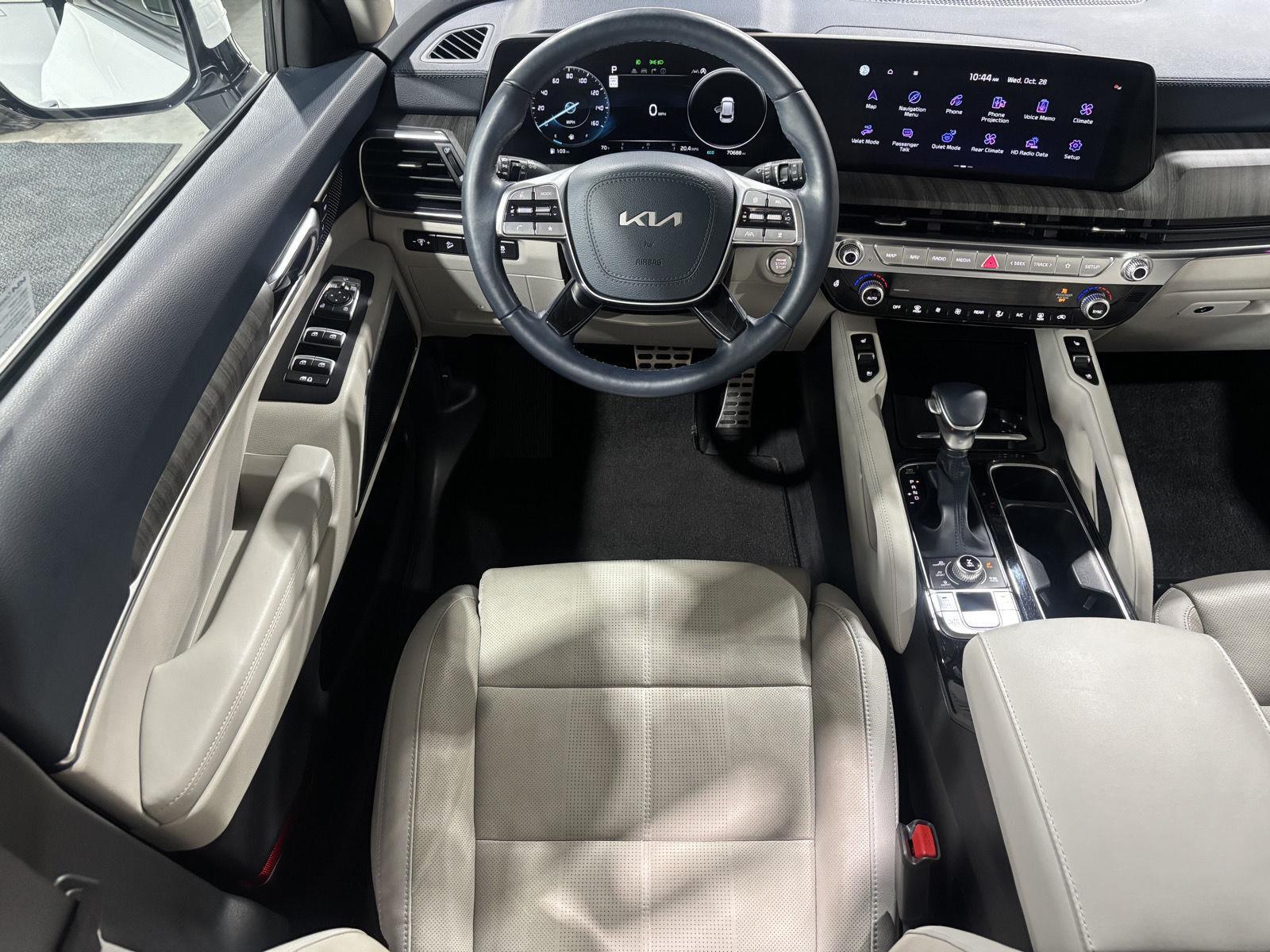 Vehicle photo 24