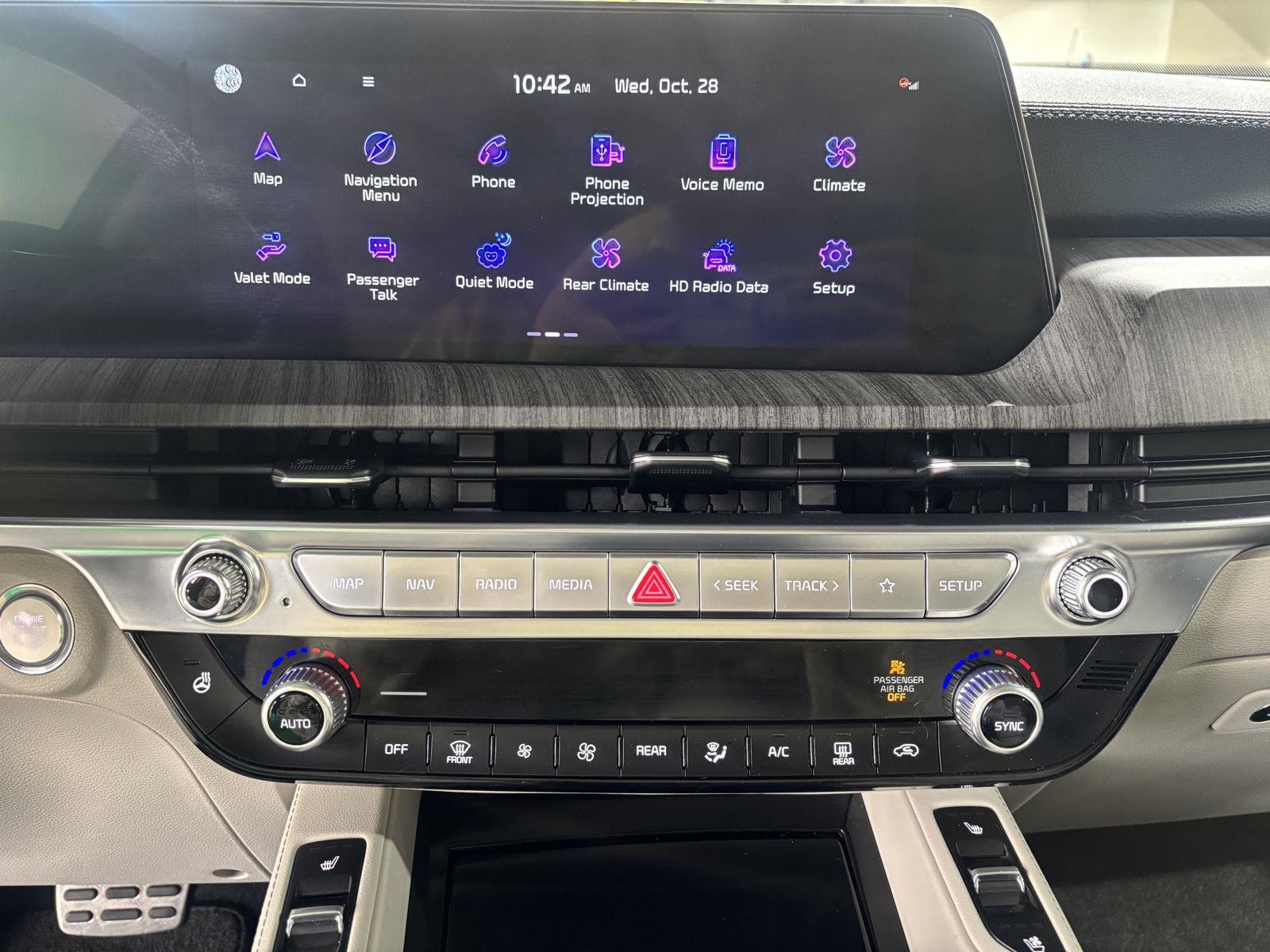 Vehicle photo 25