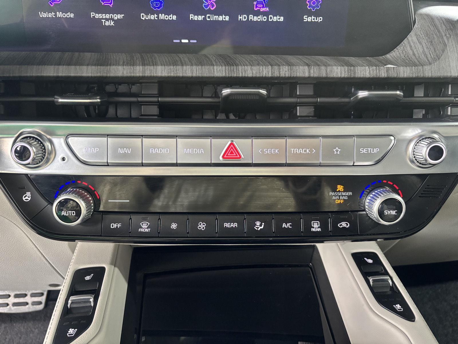 Vehicle photo 26
