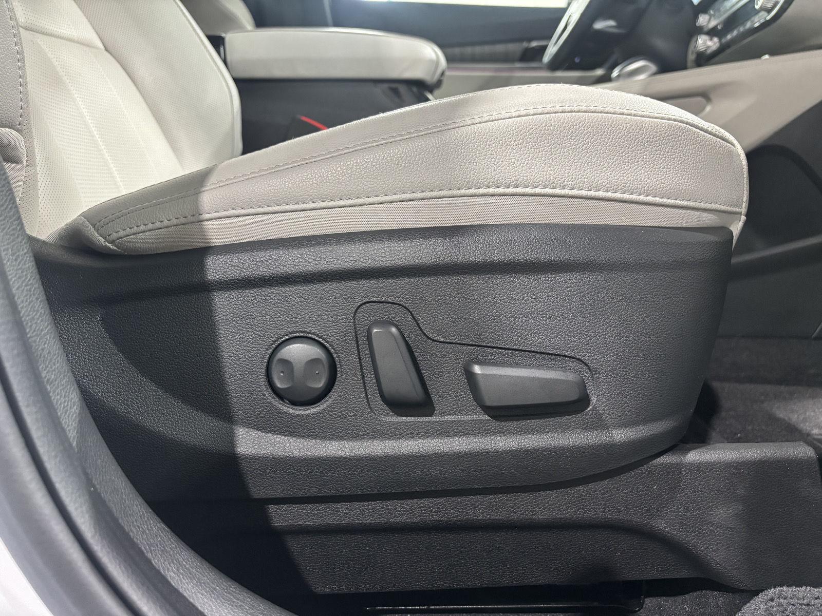 Vehicle photo 30