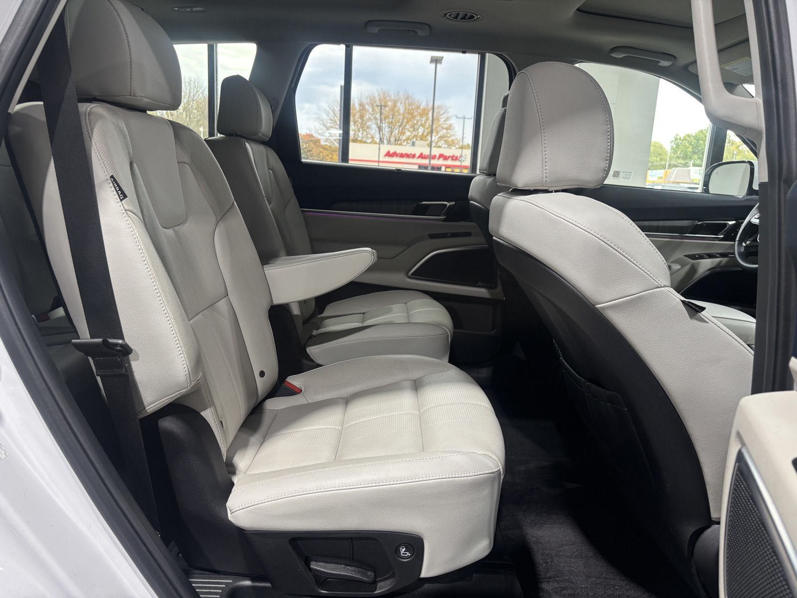 Vehicle photo 33
