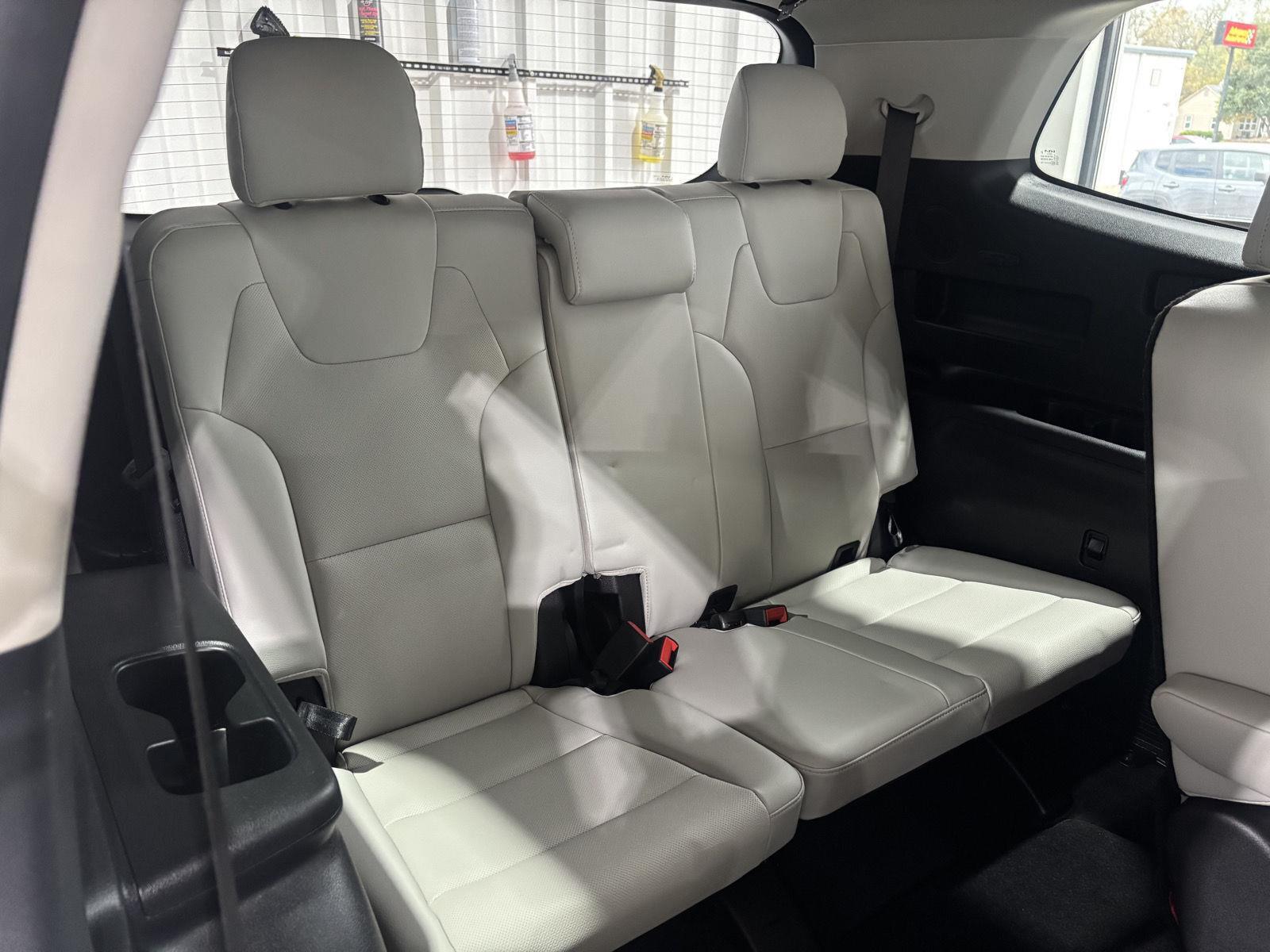 Vehicle photo 34