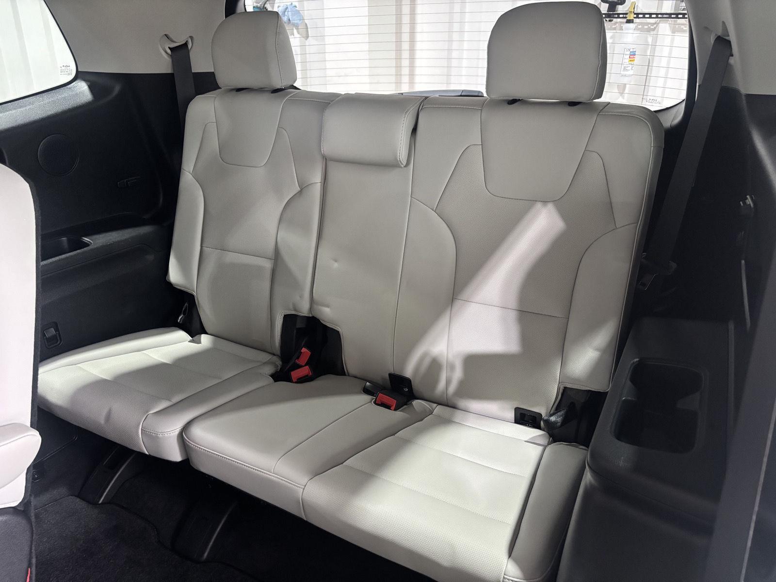 Vehicle photo 37