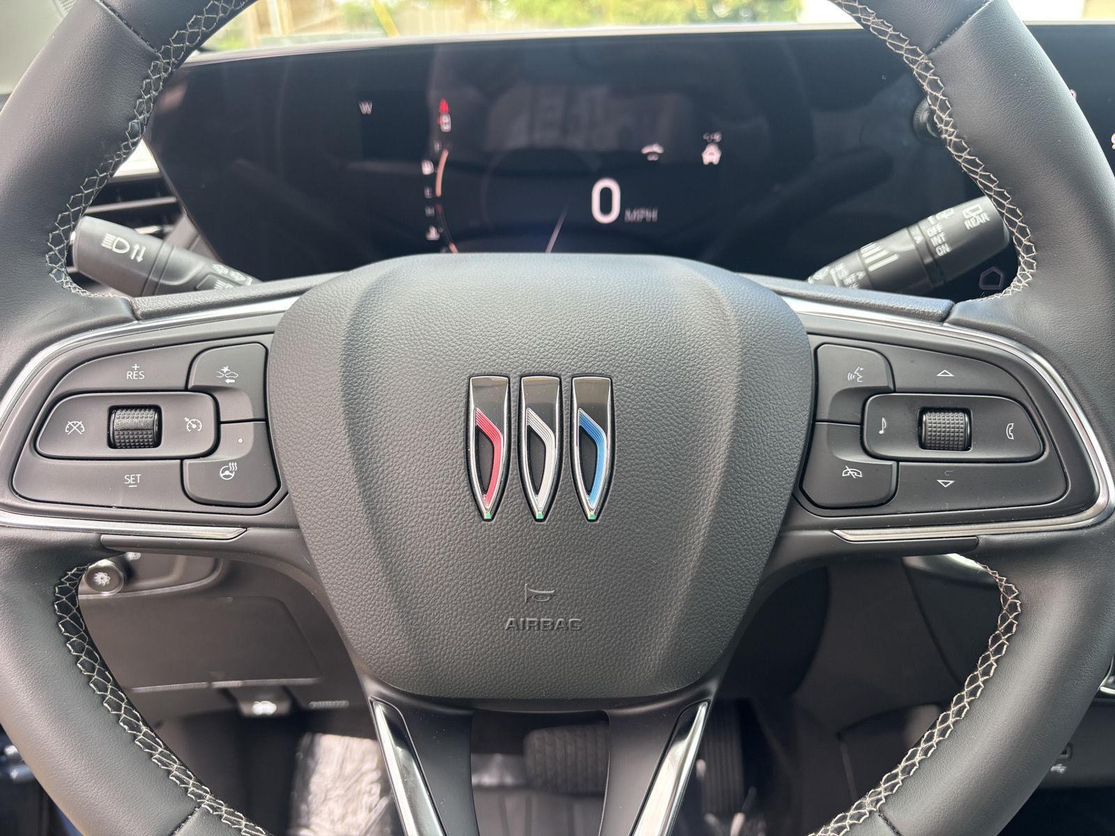 Vehicle photo 14