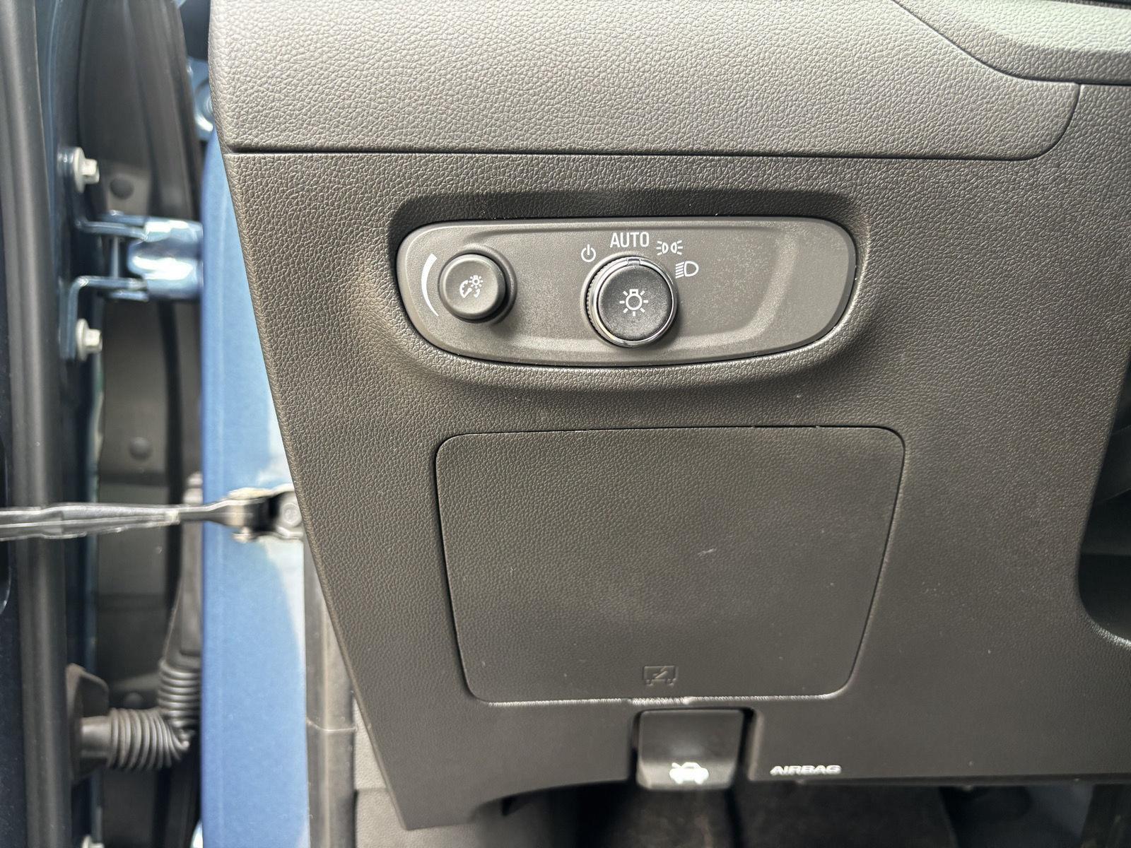 Vehicle photo 17