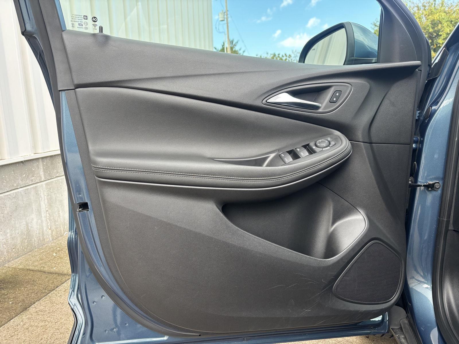 Vehicle photo 18