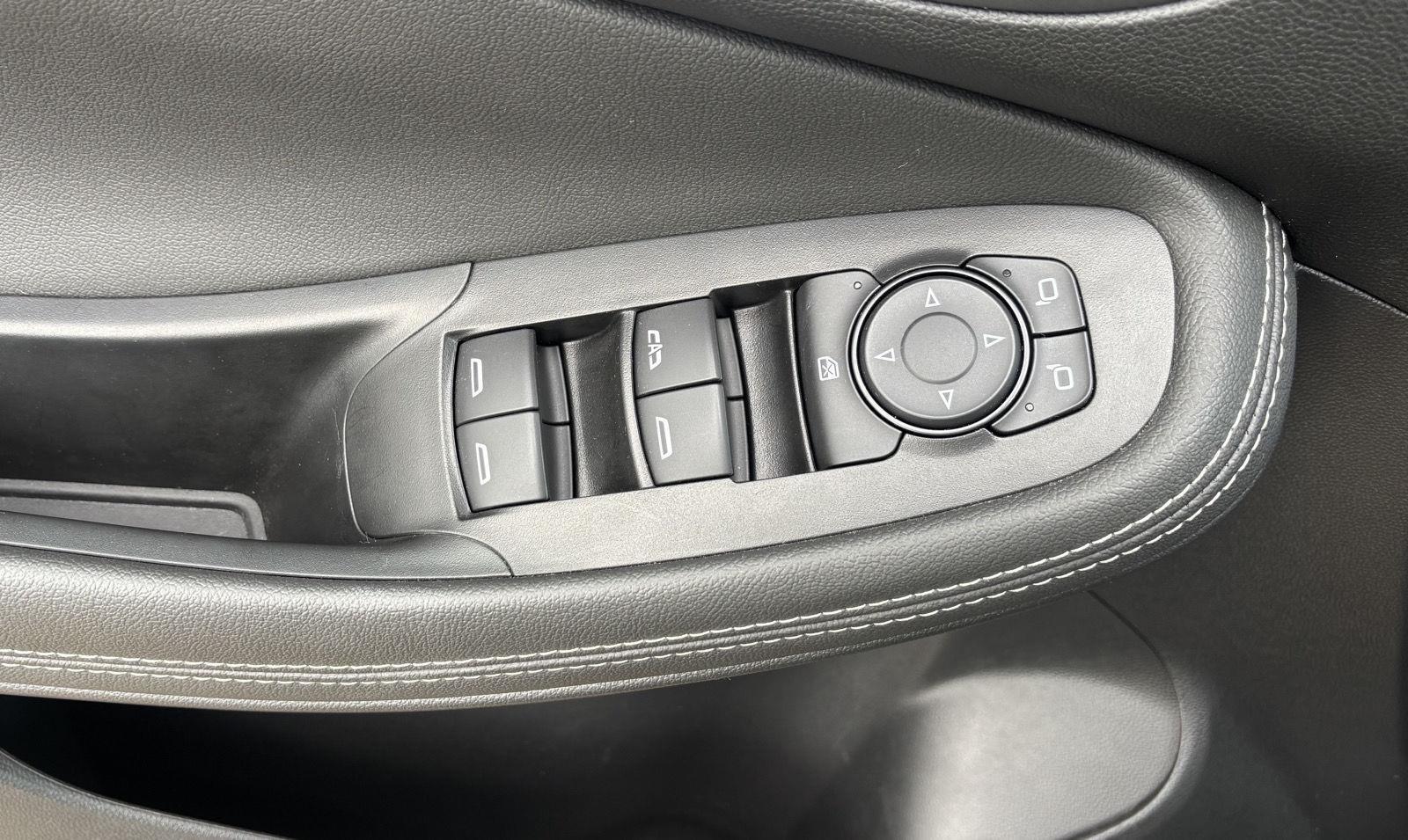Vehicle photo 19