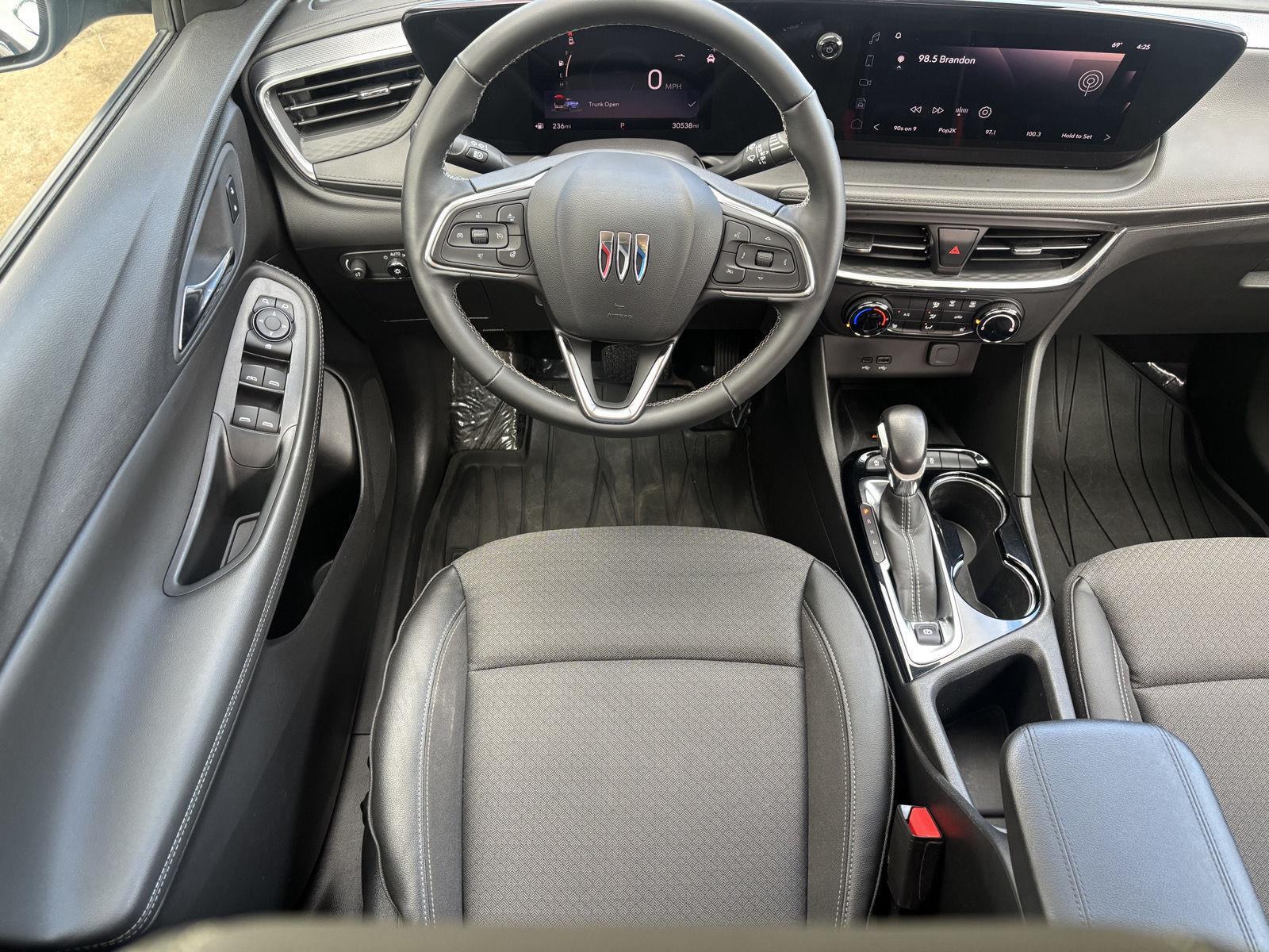 Vehicle photo 23