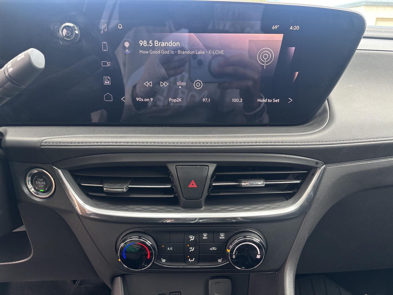 Vehicle photo 24