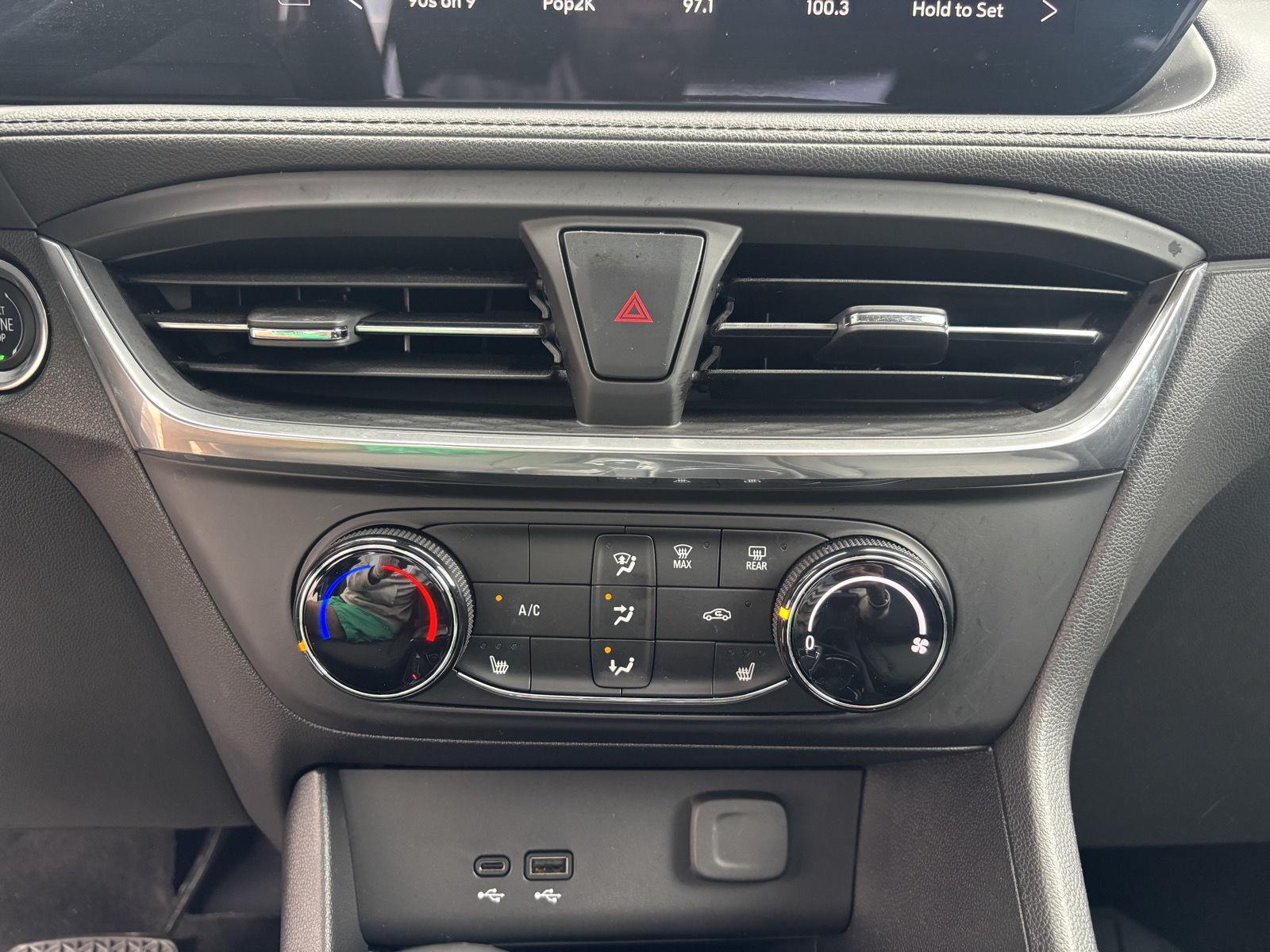 Vehicle photo 25