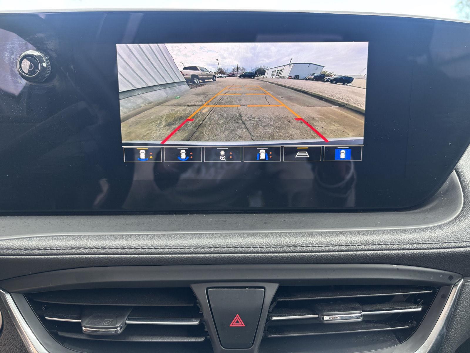 Vehicle photo 26
