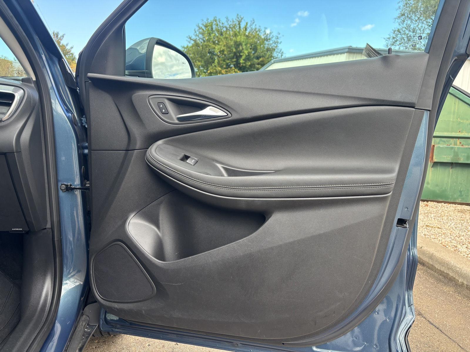 Vehicle photo 27