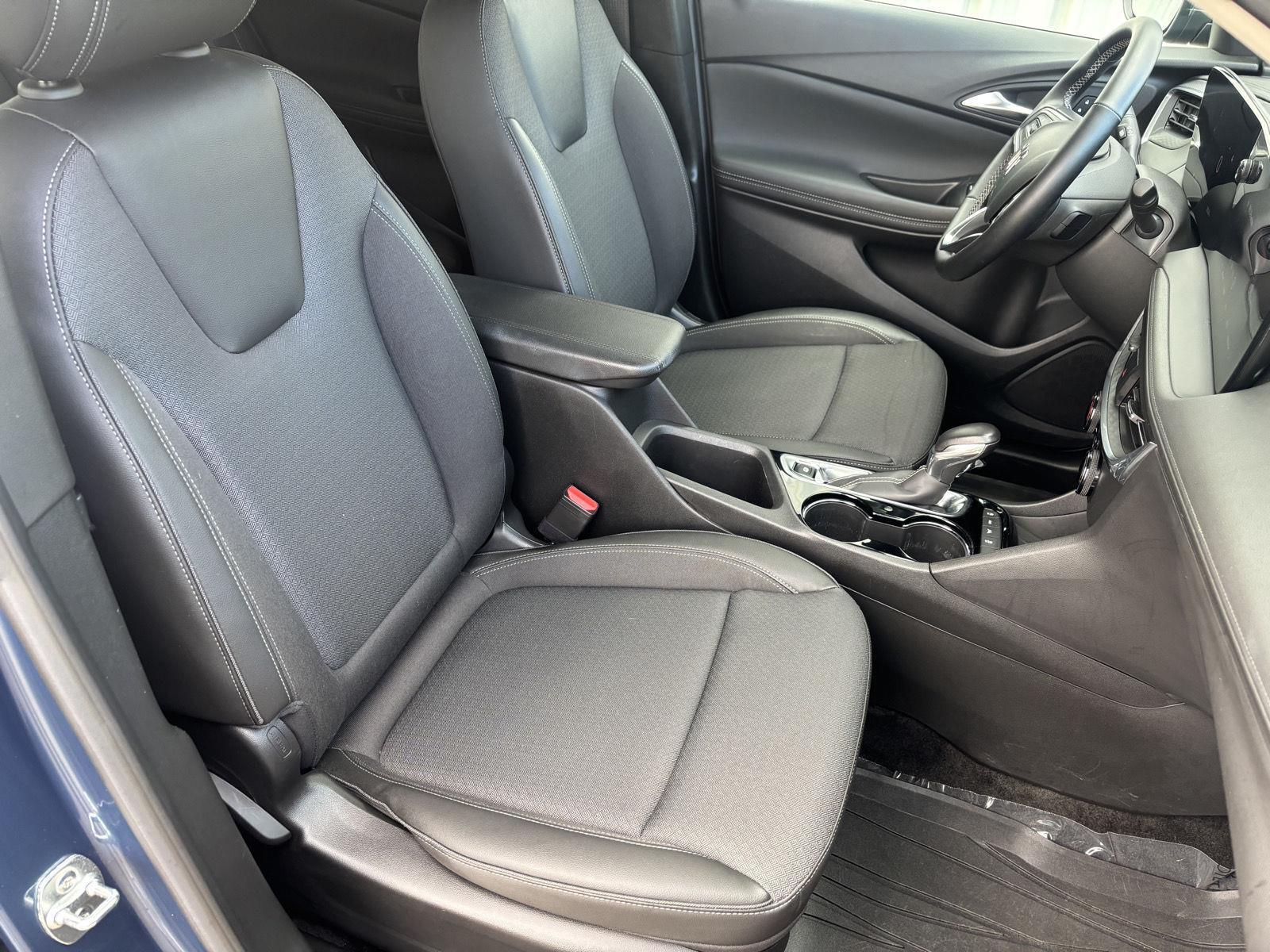 Vehicle photo 29