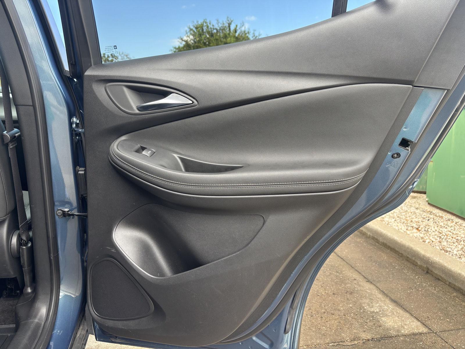 Vehicle photo 30