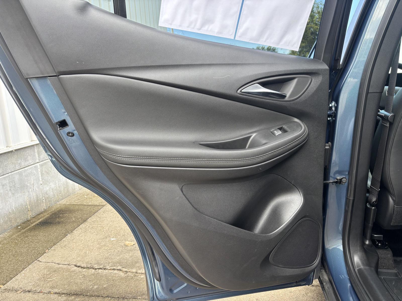 Vehicle photo 32