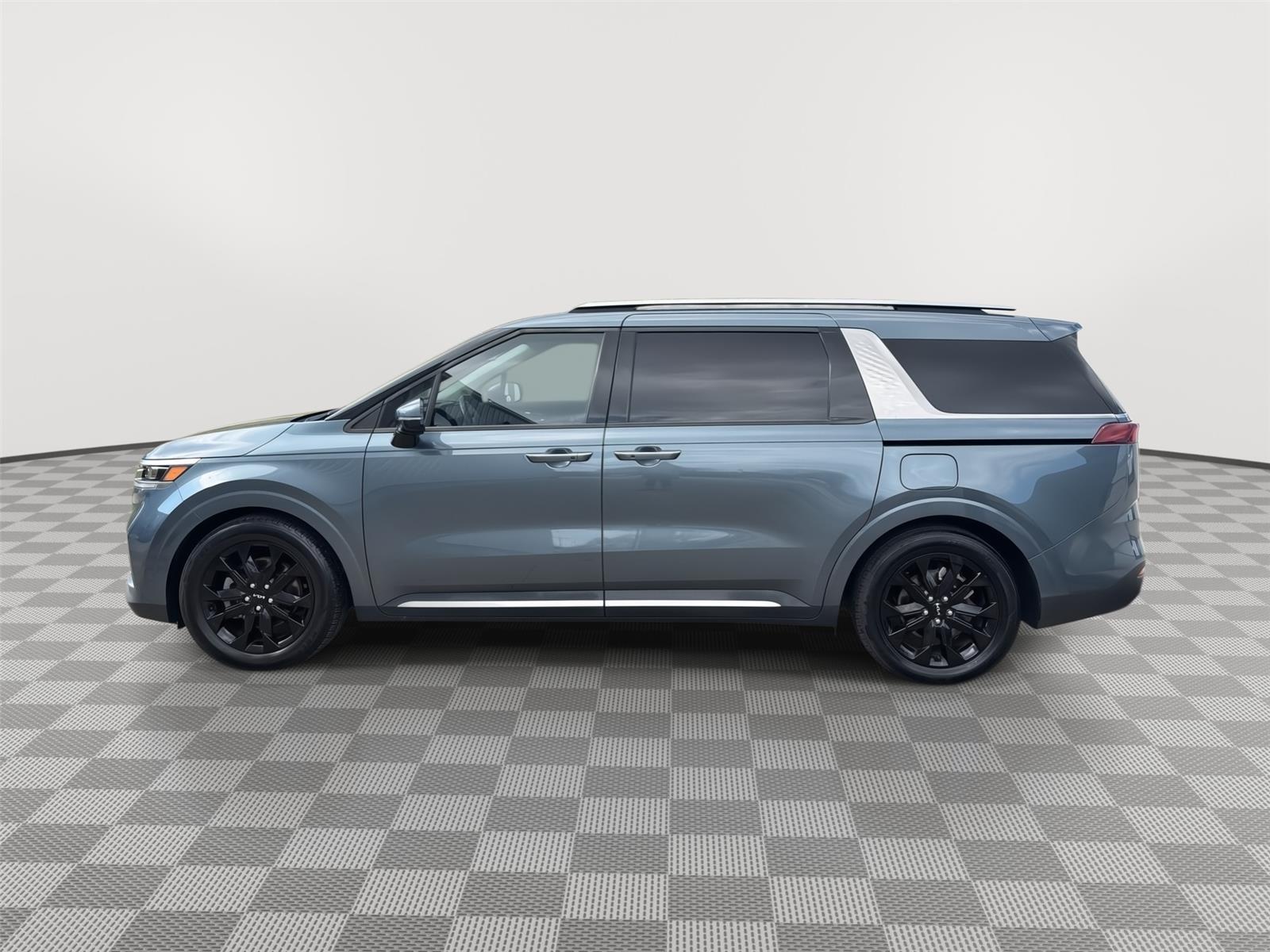 Vehicle photo 2