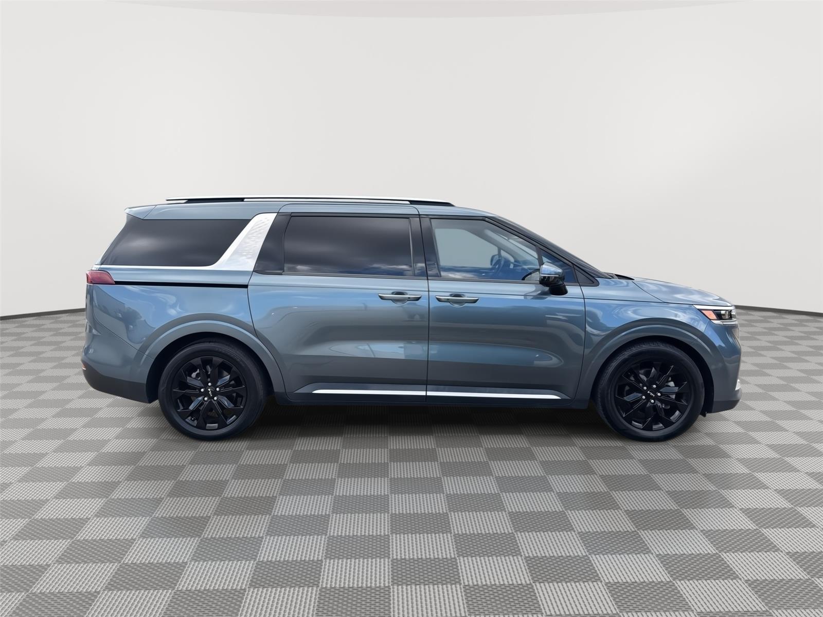 Vehicle photo 7