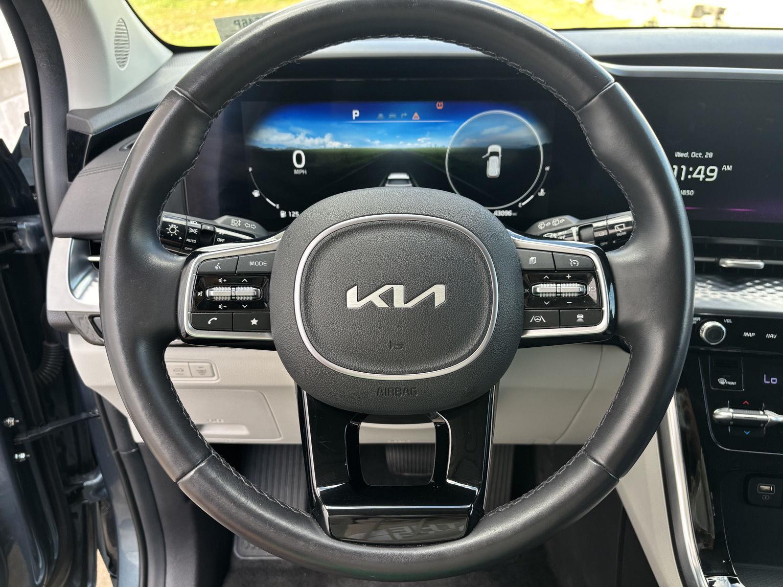 Vehicle photo 13