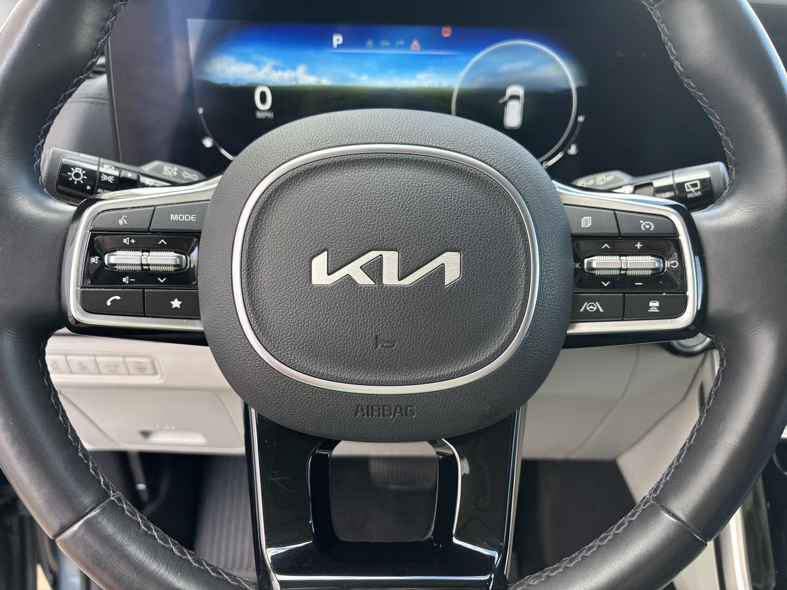 Vehicle photo 14